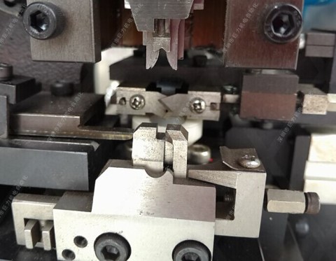 wire-stripping-crimping-machine