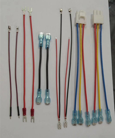 Fully Automatic Wire Stripping and Crimping Machine With Sleeve Inserting Function